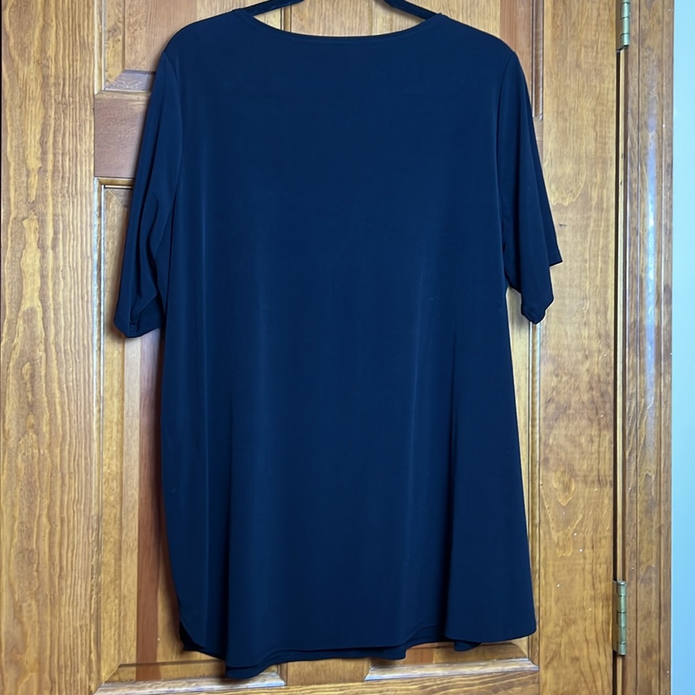 Women's Size 1X Susan Graver Modern Essentials Liquid Knit Black Tunic - Picture 5 of 6